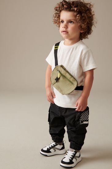 Fanny Bag Short Sleeve Applique Character T-Shirt